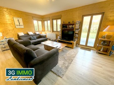 Coup de cœur 3G Immo Lambermont : au Plateau à Mont-saint-Martin, au calme à proximité immédiate de toutes les commodités et des frontières ! superbe maison individuelle type chalet : 149m² habitables + sous-sol, avec 4 CHAMBRES, TERRAIN et TERRASSE.

Cette maison dans laquelle l’on s’y sent bien avec son aspect cocooning scandinave, ses vastes pièces lumineuses et sa rénovation totale et complète de 2000 (toiture ; électricité, murs, sols, plafonds...) n’attend plus que vous et vos valises ! 

Le rez-de-chaussée se compose d’une entrée, d’un WC, d’une chambre parentale avec sa salle d’eau (17,5m²), d’une cuisine équipée et d’une spacieuse pièce de vie très lumineuse de 37m² donnant accès direct à la terrasse et au terrain sans vis-à-vis !
Au premier niveau se trouvent 2 grandes chambres (env. 20m²) équipées de penderies intégrées, d’une salle d’eau (douche, meuble vasque et Wc) et d’un bureau qui donne accès à la 4ème chambre, au dernier étage : une magnifique pièce sous combles (environ 20m² habitables), idéal pour un espace ado quasi indépendant.
Le sous-sol comprend 2 caves avec un accès extérieur.

La maison est construite sur un terrain plat d’environ 6,8 ares offrant peu de vis-à-vis.

En termes d’isolation et de construction, le chalet possède un double mur (avec ouate de cellulose soufflée entre les 2), une isolation de tous les niveaux en laine de bois plus une isolation sous combles avec 30 cm de laine de bois + pare-vapeur + pare-pluie.
Les huisseries sont en DV PVC, le chauffage est assuré par une chaudière au gaz basse condensation de 2020 et un poêle à bois, la VMC extractrice est présente dans les pièces humides + les caves ; la toiture est en panneaux tuile acier. Une cuve de récupération de l’eau de pluie de 6.000 litres est présente. DPE et GES : C avec couts de consommation énergétiques estimés entre 1.120€ et 1.580€ à l’année !

Un bien rare, un bien d’exception dans un endroit calme à visiter sans tarder !
Pour toutes demandes de renseignements et/ou visites :
Grégory Lambermont : 06 42 85 79 02
Chers confrères, je pratique l’interagence