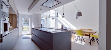 AXHOME IMMO vous propose cette belle maison passive au design avec des prestations haut de gamme !

Conçue par un atelier d'architecture, cette maison mitoyenne séduit par ses lignes épurées, ses volumes ouverts et son atmosphère raffinée. Un bien d'exception pour les amateurs de design, de durabilité et de confort.

Idéalement située à Redange-sur-Attert, cette propriété classée A en performance énergétique marie avec élégance le charme de l'ancien et le design contemporain. Elle offre un confort durable grâce à ses équipements modernes : chauffage au sol, pompe à chaleur, ventilation mécanique contrôlée, façade isolée et fenêtres à triple vitrage.

Un bien rare bénéficiant d'un emplacement privilégié, à proximité immédiate de toutes les commodités : poste, commerces de bouche, banques, supermarché Cactus, piscine communale, école primaire à 400 m et lycée à moins d'un kilomètre.

Composition :
4 chambres + 1 suite parentale, salon, bureau, salle à manger, cuisine moderne super équipée, buanderie, 2 salles d'eau, plusieurs WC séparés, pergola bioclimatique transformée en pièce de vie supplémentaire, terrasse aménagée sur trois niveaux, jardin exposé plein sud.

Deux volumes distincts et harmonieux !

Corps principal (rénové en 2007) sur trois niveaux :

Entrée chaleureuse, bureau, salon lumineux, deux chambres avec salle de douche au 1er étage, deux chambres mansardées au 2e étage, escalier en béton apparent assurant une circulation fluide.

Extension contemporaine (réalisée lors de la même rénovation) :

Cuisine ouverte et salle à manger en demi-niveau (RDC-1), suite parentale spacieuse à l'étage (RDC+1) avec WC séparé, douche à l'italienne et baignoire îlot.

Améliorations récentes :
Salle d'eau rénovée (2017), suite parentale réaménagée (2018), cuisine italienne neuve et super équipée (2021), pergola bioclimatique orientée sud (2022), système photovoltaïque 8 kW (2023), borne de recharge électrique (2024).

À voir absolument, coup de cœur assuré.

Pour plus d'informations, n'hésitez pas à nous contacter :

- Par téléphone : +352 691911993 ROBERTO Alex
- Par email : info@axhome.lu

Nous restons également à votre entière disposition si vous souhaitez vendre ou louer votre bien. Nous prenons en charge toutes les démarches administratives liées au bien immobilier.

Nous sommes également à votre disposition pour des estimations gratuites.

 ---------- 
AXHOME IMMO bietet Ihnen dieses schöne Passivhaus im Design mit hochwertigen Leistungen!

Dieses Reihenhaus wurde von einem Architekturatelier entworfen und besticht durch seine klaren Linien, seine offenen Volumen und seine raffinierte Atmosphäre. Eine außergewöhnliche Immobilie für Liebhaber von Design, Nachhaltigkeit und Komfort.

Diese ideal in Redange-sur-Attert gelegene Immobilie mit der Energieeffizienzklasse A verbindet auf elegante Weise den Charme des Alten mit zeitgenössischem Design. Sie bietet nachhaltigen Komfort dank ihrer modernen Ausstattung: Fußbodenheizung, Wärmepumpe, kontrollierte mechanische Belüftung, isolierte Fassade und Fenster mit Dreifachverglasung.

Ein seltenes Objekt, das von einer privilegierten Lage profitiert, in unmittelbarer Nähe aller Annehmlichkeiten: Post, Lebensmittelgeschäfte, Banken, Supermarkt Cactus, Gemeindeschwimmbad, Grundschule in 400 m Entfernung und Gymnasium in weniger als 1 km Entfernung.

Zusammensetzung:
4 Schlafzimmer + 1 Master-Suite, Wohnzimmer, Büro, Esszimmer, moderne super ausgestattete Küche, Waschküche, 2 Badezimmer, mehrere separate WCs, bioklimatische Pergola, die in einen zusätzlichen Wohnraum umgewandelt wurde, möblierte Terrasse auf drei Ebenen, Garten mit Südausrichtung.

Zwei unterschiedliche und harmonische Volumen!

Hauptkörper (2007 renoviert) auf drei Ebenen:

Warmer Eingang, Büro, helles Wohnzimmer, zwei Schlafzimmer mit Duschbad im 1. Stock, zwei Mansardenzimmer im 2. Stock, Sichtbetontreppe, die für einen fließenden Verkehr sorgt.

Zeitgenössischer Anbau (bei der gleichen Renovierung):

Offene Küche und Esszimmer auf halber Ebene (EG-1), geräumige Elternsuite im Obergeschoss (EG+1) mit separatem WC, begehbarer Dusche und Inselbadewanne.

Jüngste Verbesserungen:
Renoviertes Badezimmer (2017), neu gestaltete Elternsuite (2018), neue und super ausgestattete italienische Küche (2021), bioklimatische Pergola mit Südausrichtung (2022), 8-kW-Photovoltaikanlage (2023), elektrische Ladestation (2024).

Unbedingt ansehen, Herzschlag garantiert.

Für weitere Informationen kontaktieren Sie uns bitte :

- Per Telefon: +352 691911993 ROBERTO Alex
- Per E-Mail: info@axhome.lu

Wir stehen Ihnen auch gerne zur Verfügung, wenn Sie Ihre Immobilie verkaufen oder vermieten möchten. Wir kümmern uns um alle administrativen Schritte, die mit der Immobilie verbunden sind.

Wir stehen Ihnen auch für kostenlose Schätzungen zur Verfügung.

 ---------- 
AXHOME IMMO offers this beautifully designed passive house with top-of-the-range features!

Designed by an architectural studio, this semi-detached house seduces with its clean lines, open volumes and refined atmosphere. An exceptional property for lovers of design, durability and comfort.

Ideally located in Redange-sur-Attert, this A-rated energy-efficient property elegantly blends old-world charm with contemporary design. It offers lasting comfort thanks to its modern equipment: underfloor heating, heat pump, controlled mechanical ventilation, insulated facade and triple-glazed windows.

A rare property in a prime location, close to all amenities: post office, convenience stores, banks, Cactus supermarket, local swimming pool, elementary school 400 m away and secondary school less than a kilometer away.

Comprising:
4 bedrooms + 1 master suite, living room, study, dining room, super-equipped modern kitchen, laundry room, 2 shower rooms, several separate WCs, bioclimatic pergola converted into additional living space, terrace on three levels, south-facing garden.

Two distinct, harmonious volumes!

Main house (renovated in 2007) on three levels:

Warm entrance hall, study, bright living room, two bedrooms with shower rooms on the 1st floor, two attic bedrooms on the 2nd floor, exposed concrete staircase ensuring fluid circulation.

Contemporary extension (completed during the same renovation):

Open kitchen and dining room on the ground floor (DRC-1), spacious master suite on the first floor (DRC+1) with separate toilet, walk-in shower and island bath.

Recent improvements:
Renovated shower room (2017), refurbished master suite (2018), new super-equipped Italian kitchen (2021), south-facing bioclimatic pergola (2022), 8 kW photovoltaic system (2023), electric charging station (2024).

A must-see, sure to fall in love.

For further information, please do not hesitate to contact us:

- By phone: +352 691911993 ROBERTO Alex
- By email: info@axhome.lu

We are also at your disposal should you wish to sell or rent your property. We can take care of all the administrative formalities associated with your property.

We are also at your disposal for free estimates.