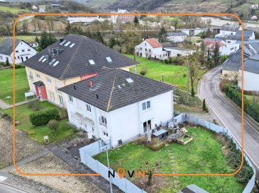 Venez découvrir cette jolie maison de 120m² avec 3 chambres, jardin et double garage à Perl.

Le bien se distingue comme suit:
Hall d'entrée - Spacieux living avec cheminée donnant accès au jardin et a un balcon - Cuisine équipée - Hall de nuit - Trois belles chambres dont une avec dressing - Salle de bain avec baignoire et douche - Bureau (possibilité de faire une chambre ) - cave - local technique - toilette séparée - Double garage - Trois places de stationnements extérieurs.

Atouts de la propriété:
Surface totale 190m2 - Maison lumineuse - Possibilité de faire 4 chambres - Joli jardin - Proche de toutes les commodités ( autoroute A13, Commerces, écoles,..).
Finitions : Adoucisseur d'eau - Bien isolé - Clotures galvanisées - Aspirateur mural.

Visites et informations, contactez:
Novin' Real Estate / Grégory Marchal / +352.691.772.772