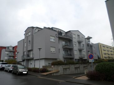 idéalement situé dans un quartier calme, proche de la forêt et de toutes commodités,(quartier Prënzebierg), LUXPROIMMO vous propose ce magnifique PENTHOUSE entièrement rénové en 2016 d'une surface habitable de 120m² et 2 belles terrasses de +-40m² et 15m².

Au 3iéme et dernier étage d'une résidence construite en 2001, avec ascenseur et très bien entretenue, ce bien est agencé comme suit:

Grand hall d’accueil, débarras avec local buanderie(possibilité de créer un wc séparé). Espace jour avec une belle cuisine de 2016, ouverte sur le spacieux et lumineux  living de +-50m² avec feu ouvert et accès à la première terrasse. 

Espace nuit comprenant 3 chambres à coucher de 14m²;12m² et 11m² toutes accessibles à la deuxième terrasse. Une belle salle de douche vient compléter cet espace.

Au sous sol: 
Cave privée, buanderie commune, 1 garage fermé et 1 emplacement couvert.

Proche des transports en commun, principaux axes routiers, écoles, crèches, aires de jeux...  
