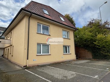 Immo Excellence S.à r.l. vous propose en exclusivité ce charmant et lumineux studio d'environ 30 m² habitables, situé au rez-de-chaussée d'une petite résidence calme et bien entretenue.

Ce studio bien agencé se compose comme suit : Un hall d'entrée (2,13 m²) avec armoire encastrée (0,50 m²), une salle de douche avec WC (3,94 m²), une cuisine équipée séparée (4,39 m²), ainsi qu'une grande pièce de vie lumineuse (18,83 m²), offrant un bel espace pour un coin salon, repas et nuit.

Le studio dispose encore d'une cave privative (1,90 m²), ainsi que d'un emplacement de stationnement extérieur.

Le bien se situe à quelques minutes du centre-ville d'Echternach, à proximité immédiate de toutes les commodités (commerces, transports, écoles, etc.). 

Le centre-ville de Luxembourg est accessible en seulement 25 minutes en voiture.

Belle opportunité pour un premier achat, un pied-à-terre ou un investissement locatif !


Immo Excellence S.à r.l. freut sich, Ihnen exklusiv dieses lichtdurchflutete und gut geschnittene Studio mit einer Wohnfläche von ca. 30 m² im Erdgeschoss einer kleinen, gepflegten und ruhigen Wohnanlage anbieten zu dürfen.

Die Raumaufteilung gestaltet sich wie folgt: Ein Eingangsbereich (2,13 m²) mit Wandschranck (0,50 m²), ein Duschbad mit WC (3,94 m²), eine separate, voll ausgestattete Küche (4,39 m²), sowie ein großer, heller Wohnbereich (18,83 m²) ? ideal für Wohn-, Ess- und Schlafbereich in einem.

Zusätzlich verfügt das Studio über: Einen privaten Kellerraum (1,90 m²), sowie einen Außenstellplatz für Ihr Fahrzeug.

Top Lage: Nur wenige Minuten vom Zentrum Echternachs entfernt, mit allen Annehmlichkeiten des täglichen Lebens in unmittelbarer Nähe (Einkaufsmöglichkeiten, öffentliche Verkehrsmittel, Schulen etc.).

Die Luxemburger Innenstadt ist in nur 25 Minuten mit dem Auto erreichbar.

Eine tolle Gelegenheit, ideal als Erstkauf, Zweitwohnsitz oder
attraktive Kapitalanlage!


Immo Excellence S.à r.l. is pleased to present this exclusive, bright, and well-designed studio apartment with a living area of approximately 30 m², located on the ground floor of a small, well-maintained, and quiet residence.

The layout is as follows:  An entrance hall (2.13 m²) with a built-in wardrobe (0.50 m²), a shower room with toilet (3.94 m²), a separate, fully equipped kitchen (4.39 m²), a spacious and bright living area (18.83 m²), perfect for combining a living, dining, and sleeping area in one open space.

Additional features include:  Private basement storage room (1.90 m²), and an outdoor parking space.

Prime location: Just a few minutes from the center of Echternach, with all daily amenities close by (shops, public transport, schools, etc.).

The city center of Luxembourg is only a 25-minute drive away.

A great opportunity, ideal as a first purchase, second home, or smart investment property!