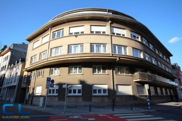 RÉSERVÉ
Appartement rénové situé au rez-de-chaussé d'une petite résidence situé au centre ville.

Se compose d'un hall, d'une cuisine équipée ouverte sur salon, deux chambres à coucher, une salle de douche, une cave privative et un garage fermé.

(Chauffage individuelle au gaz , double vitrage, ascenseur, dalles en béton)

Disponible a convenir.

Les honoraires d'agence sont entièrement à charge du vendeur.

Ref agence :EACVR4_0