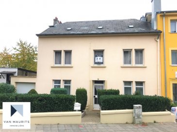 Située à Dudelange, cette maison unifamiliale d'une surface de ± 189 m² pour une surface totale de ± 231 m² se compose comme suit :

Au rez-de-chaussée, le hall d'entrée ± 5 m² suivi d'un second hall ± 4 m² dessert le séjour ± 30 m², la salle à manger ± 16 m² et la cuisine ± 11 m². Depuis celle-ci on accède à une salle de douche ± 7 m² avec WC.

Le 1er étage se compose d'un palier desservant 5 chambres de ± 12, 12, 15, 15 et 16 m².

Le 2ème étage se compose d'un palier ± 3 m² desservant une lingerie ± 10 m², deux pièces de ± 8 m² chacune, un second palier ± 3 m², une salle de bain ± 9 m² et un grenier non aménagé ± 8 m². Les possibilités d'aménagement pour cet étage sont nombreuses (création de chambres supplémentaires, bureau, salle de jeu, espace de rangement, ...).

Le sous-sol comprend une cave ± 13 m² et une buanderie/chaufferie ± 22 m².

A l'extérieur, la terrasse prolongée du jardin ± 5 ares et un garage en box fermé sur le côté de la maison complètent l'offre.

Détails complémentaires:
- Maison à rafraichir/rénover ;
- Chaudière à condensation (gaz, Viessmann - 2003) ;
- Dalles en bois aux étages ;
- Chauffage ;
- Toiture en Eternit à remplacer ;
- Servitude en fond de terrasse ;
- 15 minutes de Luxembourg-ville (autoroute), transports en communs, ...

Agent responsable : Gaëtan LUPINACCI
Mobile : +352 671 157 120
Email : gaetan@vanmaurits.lu
