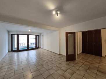 Cet appartement à louer, proposé par Spaceplus, est idéalement situé dans le quartier prisé de Limpertsberg à Luxembourg. 21-23 rue Henri VII Limpertsberg. 
Disponible immediatement. 
Ne manquez pas cette opportunité! Planifiez une visite en nous contactant via le formulaire de contact ou par téléphone + 352 661 33 44 22 Natacha Bivort 

Détails de la propriété: Ce charmant appartement de 100 m² dispose de deux chambres et d'une salle de bains. Avec un stationnement intérieur disponible, il vous offre une praticité quotidienne exceptionnelle. Le bien bénéficie de prestations de qualité, notamment une cuisine équipée séparée, idéale pour les amateurs de cuisine. En outre, une cave spacieuse est incluse pour vos besoins de stockage. Accédez facilement aux étages supérieurs grâce à l'ascenseur. Profitez des journées ensoleillées sur une superbe terrasse de 5 m² et un balcon de 6 m², offrant une belle exposition sud. Avec une classe énergétique E, cette habitation assure une consommation équilibrée grâce au chauffage au gaz.

Commodités à proximité: Le quartier Limpertsberg est réputé pour son atmosphère paisible et résidentielle. Il offre un accès facile à d'excellentes écoles et établissements d'enseignement. Vous trouverez également une variété de commerces, restaurants et cafés à distance de marche, vous assurant un mode de vie pratique et plaisant. Pour les amoureux de la nature, des parcs charmants sont à proximité pour des loisirs en plein air. Le quartier est bien desservi par les transports en commun, facilitant vos déplacements dans toute la ville, et il offre un accès facile aux services de santé locaux.