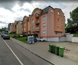 PARKING INTERIEUR POUR 1 VOITURE.

POSSIBILITE D'ACQUERIR JUSQU'A 4 PARKINGS INTERIEURS, POUR Y GARER 4 VOITURES EN TOUT SOIT 3 VEHICULES COTES A COTES, ET 2 UN DERRIERE L'AUTRE.

- 1 parking pour 30 000 €
- 2 parkings pour 57 500€
- 4 parkings pour 95 000€