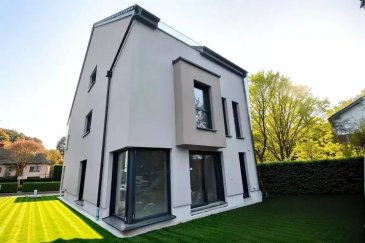 Idéalement située dans un cadre paisible et verdoyant, Cimm Immobilier Luxembourg vous propose à la vente cette ravissante maison nouvellement construite, disposant de 3 chambres ET d'un logement intégré, d'un garage et de 2 emplacements de parking extérieurs. 

Idéale pour une famille, un investissement locatif ou une combinaison des deux !

La maison se compose au rez-de-chaussée : hall d'entrée commun, hall d'entrée privé, spacieux salon, buanderie, garage, toilettes. 

1er étage : hall de nuit, 3 chambres, bureau, salle de bains, toilettes. 

Logement intégré : salon, terrasse, chambre, salle de bains. 

Equipement technique : chauffage par le sol, Châssis PVC triple vitrage.

Pour toute information complémentaire ou organiser une visite, contactez Cimm Immobilier Luxembourg au +352 26 95 40 03