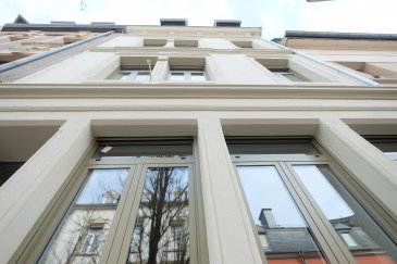 LUXEMBOURG-LIMPERTSBERG, 34, rue Ermesinde, chambre meublée de 10m2 au troisième étage sans ascenseur comprenant lit simple, bureau, placard, chaise, étagères, et accès au parties communes : cuisine équipée avec frigo individuel, salle de douche avec WC.
Libre de suite. 
Loyer 850 euros + 145 euros de charges = 995 euros. 
Caution : deux mois de loyer, 
frais d'agence : un mois de loyer + TVA 50% à charge du bailleur, 50% à charge du locataire. 
Contact et visites : Rosalba MAITRE téléphone : 691 550 189 Email : rosalba@parkagence.lu
et Arianna Ghittino téléphone : 691 205 573 email : arianna@parkagence.lu