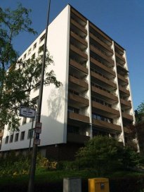 Magnifique appartement situé au 5ème étage d'une résidence bien entretenue à Belair, offrant un cadre de vie exceptionnel au coeur d'un quartier calme et verdoyant, à deux pas du Parc Central / Hamilius, vallée de la Petrusse et Parc de Merl.

La résidence est desservie par le bus 15, les bus 6/16 pour Kirchberg et l'aéroport, les bus 5 et 13 pour la Gare, ainsi que une gare des veloh électriques à proximité.
La résidence a été rénové en 2016, avec isolation thermique des façades, nouvelles fenêtres et balcons. Classe énergétique actuelle E/E.

L'appartement dispose d'une vue panoramique unique sur le quartier de Belair grâce à son emplacement en hauteur et d'une belle luminosité, avec son exposition sud-ouest.

D'une superficie habitable de ±125 m², cet appartement se compose comme suit:
Une belle hall d'entrée mène à un séjour spacieux et baigné de lumière. Ce bel espace de vie de ±40 m² avec deux grandes fenêtres donne accès à un balcon orienté à sud.
Au milieu de l'appartement se trouve une grande et lumineuse cuisine équipée.
L'espace de nuit dessert trois chambres confortables (±16 m², ±10 m², ±10 m²), une salle de bain, une salle de douche et un WC séparé. Toutes les chambres offrent une vue imprenable sur Belair. L'entrée et le couloir principale sont équipée avec plusieurs armoires encastrés qui offrent beaucoup d?espace de rangement.

Libre de suite. Possibilité de l'avoir avec les meubles inclus.

Prix de l'appartement avec grande cave: 1.200.000 euro
Parking intérieur (en option) +90.000 euro
Parking extérieur (en option) +60.000 euro

Pour tout renseignement complémentaire ou information veuillez nous contacter par email info@immonordstrooss.lu ou par Tél: 691 850 805.

Proposition de crédit/financement à taux compétitif auprès des banques Luxembourgeoise incluse dans nos services gratuits.