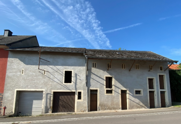 !!!!!!!!!!!!! GRANGE à DEMOLIR !!!!!!!!!!!!!!<br><br>Immo Nordstrooss vous propose en vente un Bâtiment agricole en zone mixte à Berbourg<br><br>Le terrain a une superficie totale de 2,99 ares, avec 2 emplacements parking.<br><br>Possibilités de faire une maison ou peut être un appartement à voir avec un architecte.<br><br>Pour plus de renseignements veuillez nous contacter au 691 450 317.