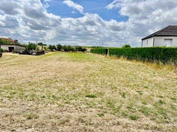TERRAIN A BATIR .  À 7 kilomètres de Dieuze (57260). Dans une commune au calme, terrain plat à bâtir d'une contenance de 15 ares et 10 ca avec 19 mètres de façade. Village avec tout à l'égout. Libre de tout constructeur. Honoraires d'agence à la charge du vendeur. 
 Pour plus d'informations, veuillez contacter : Bernard BLOCH au 06.150.144.36
Les informations sur les risques auxquels ce bien est exposé sont disponibles sur le site Géorisques : www.georisques.gouv.fr