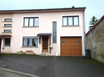 HAUTE-KONTZ

Proximité du LUXEMBOURG (Schengen - Mondorf les bains) et de l'ALLEMAGNE (Perl)

Au calme

Maison F5/F6 d'env 127 m2 hab sur une parcelle de 11,39 ares, comprenant:

Au rdc:
Une entrée, une cuisine équipée ouverte sur le séjour (poêle à bois céramique), un wc, garage, chaufferie et accès terrasse.

Au 1er étage:
Un dégagement, 4 chambres (13, 14, 19 et 21 m2), 
Salle de bains ( baignoire, douche), un wc.

Une dépendance
Chauffage fioul et bois

Terrasse
Jardin

Garage, place de stationnement.

A SAISIR