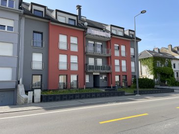 Très bel appartement au rez-de-chaussée dans un immeuble entretenu.

L'appartement se compose d'une chambre à coucher séparée, d'un living, d'une cuisine équipée séparée, d'un hall d'entrée avec placard, d'une salle de douche, d'une cave et d'un emplacement parking sous-sol.

Il est libre de suite. Appartement en très bon état

Ascenseur
