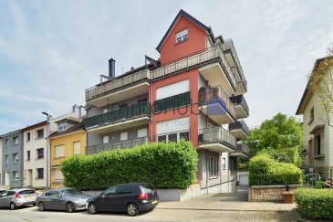 immohub, votre partenaire immobilier à Niederkorn, vous propose un appartement - Duplex, comprenant trois chambres, trois balcons, un garage-box fermé et un emplacement extérieur, situé au troisième et quatrième étage d'une résidence avec ascenseur comprenant 11 unités.

D'une surface utile de 120,38 m², cet appartement se compose comme suit :

R+3:
-Hall d'entrée 9,10 m²
-WC séparé 1,58 m²
-Double séjour avec cuisine ouverte 34,00 m²
-Balcon I 4,20 m² orienté sud-est
-Balcon II 10,37 m² orienté ouest

R+4:
-Hall de nuit 8,65 m²
-Chambre I 22,85 m² avec sortie balcon III 6,55 m² orienté ouest (vue panoramique dégagée)
-Chambre II / Bureau 7,75 m² pour une hauteur de 1,80 m (au sol : 13,85 m2)
-Chambre III / Dressing 7,40 m² pour une hauteur de 1,80 m (au sol : 13,50 m2)
-Salle de bain 10,70 m²
-Débarras /Buanderie 1,90 m²

Grenier isolé non aménagé accessible via trappe

Ce bien se complète par un garage-box fermé, un emplacement extérieur, une cave privative de 3,95 m² et d'une buanderie en commune.

Informations supplémentaires :
-Année de construction 2006
-Chauffage : Gaz
-Double vitrage / Châssis en PVC / Volets électriques pour les sorties balcons / Volets manuels 
-Dalles en béton
-CPE : E/E
-Charges : 360 € / mois
-Cuisine équipée