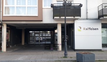 A.S. Real Estate vous propose à la location un emplacement de parking intérieur situé dans un sous-sol entièrement sécurisé par une double porte d'accès au 30, Grand-Rue à Kayl.   

Pour de plus amples informations ou pour convenir d'une visite, n'hésitez pas à nous contacter au (+352) 621 274 674 ou à info@as-estate.lu.