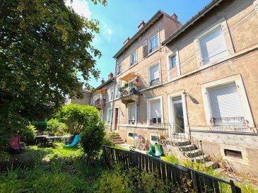 En deuxième corps de bâtiment, au calme..  Nouveauté, venez découvrir ce bel appartement en duplex comprenant une cuisine, un salon séjour lumineux, une salle d'eau et une chambre. Combles à aménager au dessus, beau potentiel à developper.
 Les informations sur les risques auxquels ce bien est exposé sont disponibles sur le site Géorisques : www.georisques.gouv.fr