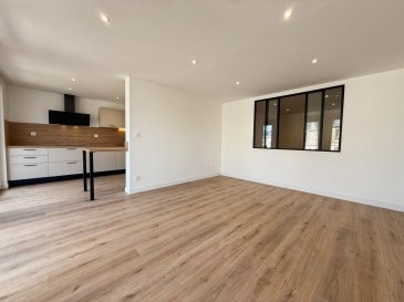Immeuble de rapport situé quartier Saint François, cet immeuble entièrement rénové en 2025 d'une surface totale de 204m2 sur 3 étages est composé de :
Au rez-de-chaussée d'un local commercial loué 1157€ hors charges mensuel.
Au 1er étage un F3 de 61m2 entièrement rénové comprenant double séjour ouvert sur une grande cuisine haut de gamme, une chambre avec placard sur mesure, salle de bains WC, loué 1350€ hors charges mensuel.
Au 2ème et 3ème étage un appartement F4 en duplex entièrement rénové comprenant un grand séjour, une salle à manger avec cuisine ouverte haut de gamme, d'une chambre avec placard sur mesure et d'une salle de douche, WC.
Au 3ème étage la deuxième chambre avec salle de bains et WC, loué 1550€ hors charges .
Le loyer mensuel de l'immeuble s'élève à 4057€ hors charges soit : 46684€ annuel.