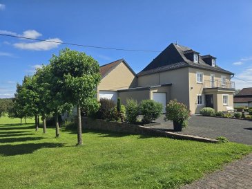 Kernsaniertes Wohnhaus mit Wirtschaftsgebäude und Möglichkeit der Pferdehaltung!

Lage, Lage, Lage!

Diese Aussage trifft sicherlich den berühmten Nagel genau auf den Kopf.

Bei diesem Immobilienangebot handelt es sich um ein Wohnhaus mit großem Wirtschaftsgebäude.
Optional hat der Käufer die Möglichkeit weitere Ländereien/Wiesen (ca. 3.500 m²), die direkt an das Wohnhaus angrenzen dazu zu erwerben. Es handelt sich um ein herrliches Grundstück was sich ideal zur Pferdehaltung eignet.

Links neben dem Wohnhaus befindet sich ein weiteres freies Baugrundstück. Auch dieses Grundstück könnte dazu erworben werden. Das Baugrundstück verfügt über eine Fläche von ca. 1.772 m². Kaufpreis gerundet 69.000 Euro / ca. 38.94 Euro pro m².

Ein Verkauf des Baugrundstücks alleine kann allerdings erst erfolgen, wenn das Wohnhaus verkauft ist. Somit besteht die Möglichkeit, dass ein Käufer den gesamten Grundbesitz erwerben kann.

Der wunderschöne und unverbaubare Weitblick auf die umliegenden Wiesen und Wälder der Eifel lässt das Herz aller Naturliebhaber höherschlagen. Immobilienangebote dieser Art und Größe sind äußerst selten zu finden.

Die Immobilie wurde ca. 1946 erbaut und im Laufe der Jahre immer wieder renoviert und erweitert. Im Jahr ca. 2010 wurde das Wohnhaus durch Fachbetriebe aus der Region sehr aufwändig kernsaniert. Die Immobilie befindet sich in einem hervorragenden und absolut einzugsfertigen Zustand und kann zeitnah übernommen werden.

Im Juni/Juli 2025 wurde die gesamte Außenfassade vom Wohnhaus neu gestrichen. 
Aufteilung der Räume und Etagen:

Im Erdgeschoss befinden sich die Diele mit Treppenhaus, ein Wohnzimmer, ein Esszimmer, die Küche mit hochwertiger Einbauküche und ein sehr hübsch gestaltets Gäste-WC.

Von der Küche aus gelangen Sie auf den nach Hinten ausgerichteten großen Balkon mit herrlicher Aussicht. 
Vom Balkon aus erreicht man den in das Wirtschaftsgebäude hineingebauten Hauswirtschaftsraum.

Über eine maßgefertigte Holztreppe aus heller Eiche gelangen Sie in das Obergeschoss. Hier stehen drei Schlaf-, Büro- oder Gästezimmer und ein sehr schönes Tageslichtbad mit begehbarer Dusche, Badewanne und Doppelwaschtisch bereit.

Eine weitere Holztreppe führt zum sehr geräumigen Dachgeschoss.

Das Wohnhaus wird über eine moderne Lüftungsanlage komplett kontrolliert be- und entlüftet und verfügt über 3-fach Verglasung. Der gesamte Innenausbau wurde ausschließlich mit hochwertigen und langlebigen Materialien ausgeführt.

Das Wohnhaus befindet sich in einem bezugsfertigen Zustand.

Das größtenteils unterkellerte Wirtschaftsgebäude neben dem Wohnhaus bietet enorm viel Platz für Hobby und/oder Beruf. Sie erreichen das Gebäude ebenerdig von der Straßenseite aus. Vor dem Haus und dem Wirtschaftsgebäude stehen mehrere PKW-Außenstellplätze bereit.

Rechts neben dem Wohnhaus befindet sich eine Zufahrt auf das hintere Grundstück. Der An- und Abtransport von Gartenschnitt und vielen anderen Dingen ist somit problemlos zu erledigen.

Als weiteres High-Light wurde im Bereich des Gartens eine sehr schöne und große Außenterrasse mit Holzboden angelegt. Die Terrasse verfügt über chic in den Bodenbelag eingelassene Einbauspots und Steckdosen zum Anschließen von weiteren Lampen, Elektrogrills und vielem mehr. Genießen Sie hier in den schönsten Monaten des Jahres die Ruhe der weitestgehend unberührten Natur der Eifel. Hier sagen sich im positiven Sinne gesprochen noch Fuchs und Hase gute Nacht. Eifelleben pur!

Das gesamte Grundstück ist eingezäunt und eignet sich daher auch hervorragende zur Hunde- und allgemeinen Tierhaltung.

Sollte Sie auf der Suche nach einem wirklich außergewöhnlichen Anwesen mit enorm viel Nutz- und Erweiterungsmöglichkeiten in hervorragender Lage sein - dann haben Sie es jetzt gefunden. 

Gerne beantworten wir Ihre Fragen in einem persönlichen Gespräch.

Eine Reservierung der Immobilie ist nur mit schriftlicher Bankbestätigung/Finanzierungsbestätigung möglich.

Alle erforderlichen Finanzierungsunterlagen stellen wir Ihnen selbstverständlich gerne zur Verfügung.
Besichtigungsanfragen vorzugsweise per E-Mail mit Angabe von Namen, Anschrift und Telefonnummer.
E-Mail: pick@pick-immobilen.de

Hinweis:
Wir weisen höflich darauf hin, dass alle Angaben zur Größe, Ausführung und Beschaffenheit des Gebäudes und des Grundstücks auf den uns übermittelten Daten beruhen und nicht durch uns geprüft wurden.

Wir freuen uns auf Sie!


Pick-Immobilien in Bitburg.

Ihr Immobilien-Partner im Bereich Bitburg-Eifel-Trier-Mosel und natürlich Luxemburg.

Persönliche Beratung und Betreuung vom ersten Gespräch bis zum Notar.

Gerne erstellen wir Ihnen unverbindlich ein auf Sie zu geschnittenes Finanzierungsangebot.

Besuchen Sie uns auch im Internet.

www.pick-Immobilien.de

Wir freuen uns auf Sie!Lage:
54533 Schwarzenborn
Ortsgemeinde Wittlich-Land in Rheinland-Pfalz

Entfernungen: 
Bitburg - ca. 22 Km
Wittlich - ca. 24 Km
Daun - ca. 29 Km
Gerolstein - ca. 37 Km
Prüm - ca. 41 Km
Trier - ca. 52 Km
Luxemburg - Echternach ca. 47 Km
Luxemburg - Stadt ca. 83 Km
Belgien St. Vith - ca. 63 Km
Niederland Maastricht - ca. 153 Km
Koblenz - ca. 97 Km 
Köln - ca. 152 Km
Frankfurt - ca. 185 Km

Die Angabe der Kilometer variiert ja nach Auswahl der Route.