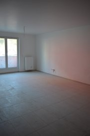 Garage et/ou cave en supplément !
Très belle résidence vis-à-vis de la Gare d'Esch-sur-Alzette.
Première location / Occupation.
Appartement de 3 chambres, Salon / salle à manger / cuisine ouverte, Salle de bains / salle de douche, WC séparé.
Ascenseur,.
Possibilité de louer une place de parking / garage au sous-sol.
Info : 691 384 190 / 691 262 919
Email : info@immo-aba.lu