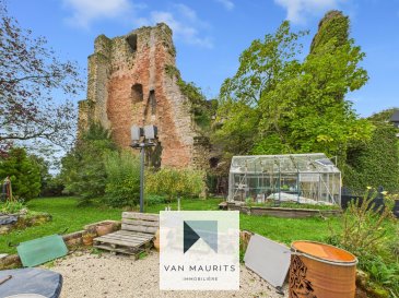 Nichée dans un quartier résidentiel paisible de Hesperange, cette maison mitoyenne rénovée en 2019 séduit par son environnement verdoyant, son charme discret, et surtout, son jardin unique offrant une vue à couper le souffle sur la vallée de Hesperange ? sans doute l'un des plus beaux jardins privés du Luxembourg.

Implantée sur un terrain de 5,93 ares, la maison développe une surface totale de ± 163 m², dont ± 90 m² habitables actuellement, avec un fort potentiel d'aménagement supplémentaire grâce au grenier et au sous-sol.

Composition du bien :
Rez-de-chaussée :
Hall d'entrée
Pièce de vie lumineuse comprenant salon et salle à manger (± 25 m²), avec accès direct à une grande terrasse de ± 26 m²
Couloir (± 5 m²)
Salle de bain avec baignoire (± 7 m²)
Débarras (± 2 m²)
1er étage :
Deux chambres de ± 12 m² et ± 14 m² (dont une actuellement aménagée en bureau)
Un dressing spacieux de ± 9 m²
Grenier (non aménagé) :
Deux espaces de ± 21 m² et ± 24 m², offrant un excellent potentiel d'extension (chambres supplémentaires, suite parentale, bureau...)
Sous-sol :
Cave à vin (± 9 m²)
Deux caves de stockage (± 7 m² et ± 12 m²)
Accès au jardin

Extérieurs : un jardin d'exception
Le point fort incontestable de cette propriété est son superbe jardin orienté ouest, avec une vue dégagée et panoramique sur les hauteurs de Hesperange.
Un véritable havre de paix, rare sur le marché, idéal pour les amateurs de nature, de calme et de belles perspectives. Un lieu parfait pour accueillir, jardiner, ou simplement contempler.

Confort et équipements :
Chauffage au gaz
Fenêtres en châssis bois avec double vitrage
Maison rénovée en 2019 (électricité, finitions, équipements)

Localisation :
À proximité immédiate de toutes commodités :
Écoles, crèches, commerces
Transports en commun (bus, gare de Howald)
Clubs de sport, pistes cyclables, sentiers de randonnée
Restaurants, centre sportif et vie de quartier dynamique

Pour plus de renseignements, veuillez contacter s.v.p. Alexandre Apolinario au +352 691 282 214 ou alexandre@vanmaurits.lu