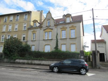 METZ QUEULEU - RUE DU PROFESSEUR OBERLING
Dans un immeuble de 2 étages, au rdc, bel appartement 4P de 107m² comprenant une entrée, un salon-séjour avec parquet, une cuisine indépendante meublée et équipée, deux chambres et une salle de bain avec douche et baignoire. Chauffage au gaz individuel.
