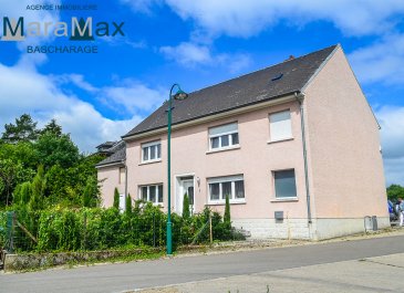 L'agence immobilière MaraMax s.àr.l vous propose cette charmante maison à rénover, située dans une rue très calme à Holzem, sur un terrain de +/-6a 94ca.
La maison a une surface habitable de +/-149.56m2, une surface totale de +/-353.06m2 et se compose comme suit:

Rez-de-chaussée:
- hall d'entrée,
- living/salle à manger,
- cuisine,
- spacieuse chambre à coucher,
- salle de bains avec fenêtre,
- WC séparé avec fenêtre.

Premier étage:
- hall de nuit,
- 5 chambres à coucher,
- pièce avec possibilité d'aménager une salle de bains.

Cave:
- buanderie avec fenêtre et douche,
- chaufferie avec fenêtre,
- 3 espaces caves,
- débarras.

A ceci s'ajoute un grand grenier aménageable, un grand garage pour deux voitures, deux emplacements extérieurs ainsi qu'un système d'alarme récent.
Toutes les dalles sont en béton!

La maison est entièrement à rénover et dispose d'un grand jardin et une terrasse.

Pour plus d'informations par rapport à cette charmante maison, n'hésitez pas à nous contacter.