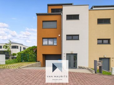 Situé à Senningen dans la commune de Niederanven, cette maison construite en 2012, d'une surface habitable de ± 162 m² pour une surface totale de ± 229 m² se compose comme suit:

Au Rez-de Chaussée le hall d'entrée de ± 10 m² avec cage d'escalier de ± 3 m² et wc séparé de ± 2 m² dessert un garage 2 voitures de ± 41 m² avec accès à une cave ± 5 m² et une buanderie/chaufferie de ± 6 m².

Au Rez-de-Jardin la cage d'escalier de ± 4 m² donne sur un hall de ± 3 m² desservant un bureau de ± 6 m² ainsi qu'un séjour salon/salle à manger de ± 34 m² avec une cuisine ouverte de ± 12 m² et accès à la terrasse.

Au 1ier étage la cage d'escalier de ± 4 m² donne sur un hall de nuit de ± 4 m² desservant 3 chambres de ± 10, 13 et 20 m² ainsi qu'une salle de bain de ± 8 m² (baignoire, douche, meuble double lavabo, wc, chauffe-serviettes).

Au 2ième étage sous les combles la cage d'escalier de ± 4 m² dessert une 4ième chambre de ± 33 m² avec une salle de douche de ± 5 m² (douche, lavabo, wc, chauffe serviette)

Un jardin de ± 160 m² avec une terrasse de ± 13 m² ainsi que 2 emplacements de parking (devant garage et à côté descente garage) complètent l'offre.

Détails complémentaires:
- Passeport énergétique B ? B
- Alarme
- Chaudière au gaz. Chauffage par radiateurs
- Fenêtres châssis PVC, triple vitrage, stores électriques et manuels
- Jardin avec terrasse

Personne de contact:
M Maurits van Rijckevorsel
Tel, +352 / 621198 891
email: maurits@vanmaurits.lu