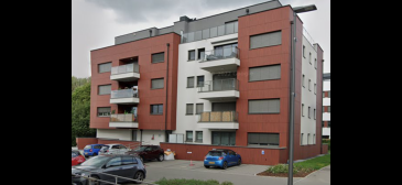Dans un immeuble de 2018, au 3ème étage, nous vous proposons un très bel appartement deux chambres à coucher.

Composé comme suit:

- hall d'entrée
- débarras
- cuisine équipée
- 2 chambres à couché (15 et 12 m2)
- toilette séparée
- living avec sortie balcon (30m2)
- salle de bains
- emplacement parking intérieur
- cave
- buanderie