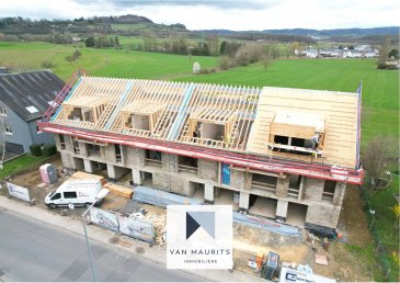 C'est dans le village de Mensdorf, située dans la commune de Betzdorf, que sera construite cette belle maison unifamiliale (fin des travaux prévue pour l'été 2023).

Erigée sur un terrain de 2,46 ares, la maison possèdera une surface habitable ± 178 m², et se composera de la façon suivante:

Le rez-de-chaussée, comprendra un séjour avec salle à manger et cuisine ± 65 m², donnant sur une terrasse ± 24 m² (orienté Sud-Ouest avec vue sur le jardin ± 56 m²), un débarras ± 3 m², un wc séparé ± 2 m², un local technique ± 4 m² ainsi qu'un garage ± 16 m² (pour 1 voiture).

Le 1er étage, disposera d'un couloir ± 16 m² (avec escaliers), de 3 chambres ± 17, 17 et 22 m², d'une salle de bain ± 8 m², d'une salle de douche ± 8 m² ainsi qu'un wc séparé ± 2 m².

Au 2ème étage, combles non aménagé ± 73 m²,  aménagement en option.

Prix: 1.632.850 € (TVA 16%)   prix: 1.582.850 € (TVA 3%)

Ce prix comprend la taxe sur la valeur ajoutée Luxembourgeoise à raison de 16%. Le cas échéant (acquisition pour compte propre), nos services formuleront en votre nom les demandes en vue de l'application de la TVA 3%.

Pour toutes les tranches non encore réalisées à l'acte, la facturation pourra se faire directement à 3% de TVA. Le montant maximal de TVA à récupérer est fixé légalement à 50.000.-€ par logement.

Le projet est conçu pour correspondre aux critères énergétiques d'une maison à haute performance énergétique (A-A), avec une très faible consommation énergétique.

Si vous désirez acquérir en vue de louer, votre investissement profitera pendant l'année d'achèvement et les cinq années suivantes d'un amortissement accéléré de 5% par an (4% pour une valeur amortissable au-delà de 1 mois), déductible dans votre déclaration d'impôt.

Un achat pour une utilisation propre vous ouvre par ailleurs le droit à un crédit d'impôt au niveau du droit d'enregistrement jusqu'à un montant maximum de 20.000.-€ par personne respectivement 40.000.-€ pour un couple. Le droit d'enregistrement est une taxe étatique de 7% calculée sur la valeur du terrain et des constructions existantes au moment de l'acte notarié.

Contact: Maurits van Rijckevorsel +352. 621. 198. 891. ou maurits@vanmaurits.lu

Détails complémentaires: 

Fin des travaux pour l'été 2023;
Passeport énergétique: A-A;
Ventilation double flux, vidéophone;
Sol en carrelage et parquet;
Cuisine ouverte non équipée;
Ecole, crèche, transports en commun (bus et train) à proximité;
Situation: 10 minutes du Kirchberg et 15 minutes de Luxembourg-ville;
Piste cyclables, sentiers pédestres, forêts (parcours vita, espace fitness extérieurs).