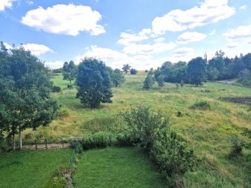 Situé à Junglinster, dans une résidence soignée avec ascenseur, cet appartement-duplex lumineux et spacieux dispose de quatre terrasses avec une vue imprenable et bénéficie d'une surface totale de ± 180 m² dont ± 126 m² habitables.

Il se compose comme suit :

Au 3ème étage, le hall d'entrée de ± 5.5 m² dessert un séjour de ± 30 m² donnant accès à deux terrasses de ± 3.5 m² et ± de 6.5 m² avec une vue dégagée, une cuisine ouverte équipée et aménagée de ± 14 m² (four, micro-ondes, cuisinière à induction, hotte aspirante, frigidaire, lave-vaisselle), deux chambres de ± 10 m² et de ± 17.5 m² donnant accès à la terrasse de ± 6.5 m² et une salle de bains de ± 3 m² (douche, lavabo, wc suspendu, ventilation).

Au 4ème étage, l'escalier en colimaçon dessert un palier/bureau de ± 15 m² donnant accès à un balcon de ± 2 m², une chambre de ± 20 m² (± 31 m² au sol) et une salle de bains de ± 6 m² (baignoire, lavabo, wc suspendu, ventilation).

Le sous-sol comprend deux emplacements intérieurs de ± 14 m² ainsi qu'une cave de ± 9 m².

Généralités :

- Situation idéale
- Environnement calme
- Appartement en bon état
- 4 terrasses avec une vue panoramique
- Chaudière au mazout, chauffage radiateurs
- Double vitrage bois et PVC/ volets manuels
- Interphone
- Fibre optique
- Ascenseur
- 2 emplacements de parking intérieurs
- Écoles, crèches, parcs, aires de jeux, restaurants, commerces à proximité
- Proche de l'école internationale
- Desservi par les transports en commun
- Disponibilité immédiate

Personne responsable du bien :

Yuliana Dimitrova  
Tel: +352661 50 27 19  
email: yuliana@vanmaurits.lu