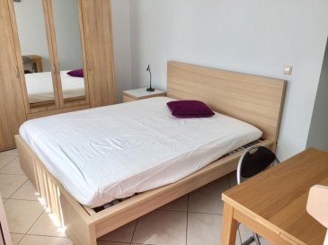 Tempocasa Strassen vous propose cette spacieuse chambre meublé en location.
Celle-ci se se situe dans un bel appartement de 3 chambres à coucher, une cuisine indépendante, une salle de douche et une grande terrasse.
Deux mois de caution.
Pour plus d'informations contactez nous
Ref agence :153