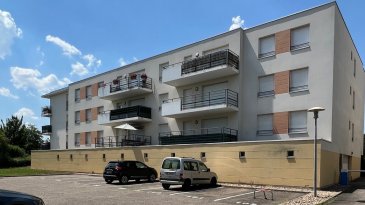 APPARTEMENT F5 AVEC GARAGE ET BALCON. Le bien parfait vous attend à Maizières-lès-Metz !
Appartement lumineux avec balcon, cave, garage et parking   Quartier Val Maidera
Idéalement situé au coeur du quartier prisé de Val Maidera, à seulement 2 minutes du nouvel hôpital ELSAN, cet appartement spacieux offre un cadre de vie agréable, à proximité immédiate de toutes les commodités.
Un emplacement stratégique
Vous bénéficierez d'un environnement pratique et verdoyant, avec :


Commerces, écoles et transports en commun à quelques pas


Parc du Val Maidera à proximité pour vos moments de détente


Centre-ville accessible en moins de 5 minutes à pied


Gare de Maizières-lès-Metz à seulement 10 minutes à pied


Un appartement fonctionnel et confortable
Situé au 2ème étage d'une résidence de standing sécurisée avec ascenseur (construction 2007), ce bel appartement de 85,50 m2 vous séduira par sa luminosité et ses volumes généreux.
Il se compose comme suit :


Un hall d'entrée avec deux grands placards


Un salon-séjour lumineux ouvrant sur un grand balcon de 12 m2


Une cuisine séparée


Un espace nuit séparé avec :


Trois chambres confortables


Une salle de bains avec baignoire, paroi de douche, meuble vasque et sèche-serviettes


Un WC séparé




Prestations de qualité pour un confort optimal


Cave privative


Garage fermé en rez-de-chaussée


Place de stationnement privative


Accès parking sécurisé par barrière automatique


Résidence trés bien entretenue avec jardin arboré


DPE : C/C



 Un bien idéal pour : Famille Jeune couple Investisseur. Ce bien rare allie qualité de construction, confort moderne et environnement paisible tout en restant parfaitement connecté.
 Contact et visites : 06 30 00 24 57

A propos de la copropriété : 
Pas de procédure en cours
Nombre de lots : 30
Charges prévisionnelles annuelles : 1776 EUR
Date de réalisation du diagnostic énergétique : 02/07/2025
 Consommation énergie primaire : 94 kWh/m2/an Consommation énergie finale : Montant estimé des dépenses annuelles d'énergie pour un usage standard : entre 970 EUR et 1 350 EUR sur les années 2021, 2022 et 2023 (abonnements compris).
 Cette annonce a été rédigée par M. Deniz KARA EI (ID 798 172 458), mandataire indépendant en immobilier, agent commercial de la SASU STRUKTUR IMMOBILIER, immatriculé au RSAC de Metz sous le numéro 835 175 365. Retrouvez tous nos biens sur notre site internet : www.struktur-immobilier.com.