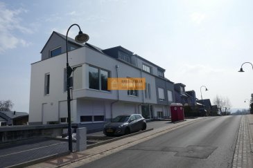 Nouvelle construction d\'une résidence avec 2 blocs nommés : RESIDENCES ACORUS & ARALIA<br><br>Surface commerciale très lumineuse de 65,76m2 + 71,21 m2 de terrasse  située au rez-de-chaussée avec pignon sur rue.<br>Elle dispose également WC clients ainsi que cave/Archives<br><br>Le prix est de 413.600,-€ TVA 17%<br><br>1 emplacement intérieur à 28.050,-€ TVA 17% <br>1 emplacement extérieur à 18.360,-€ TVA 17%<br><br>La commune impose 1 emplacement extérieur et 1 emplacement intérieur par unité<br><br><br>Situation : BLASCHETTE est situé dans la commune de LORENTZWEILER à 15 minutes de Luxembourg/Kirchberg. Les constructions se composeront de 6 appartements, 2 Duplex, 2 Surfaces de bureau en PP énergétique A/B/A<br>