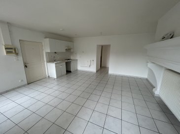 Appartement F3 au RDC .  Situé au calme - Agréable appartement de type F3 - 11, rue Alfred Songeur 54700 MAIDIERES compranant :
 Cuisine ouverte sur séjour, 2 chambres, salle d'eau, WC, cave, place de parking 
 Chauffage individuel gaz - 60,29 m2
 Libre à la location 
 Les informations sur les risques auxquels ce bien est exposé sont disponibles sur le site Géorisques : www.georisques.gouv.fr