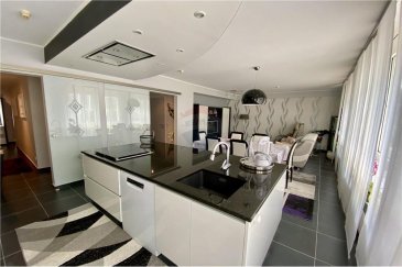 Veuillez contacter Céline Junker pour de plus amples informations :
- T : +352 661 801 112
- E : celine.junker@remax.lu

C'est au cœur de la Cloche d'Or, dans une rue calme d'un quartier paisible, que je vous propose ce joli appartement d'une surface habitable de 97 m².

L'appartement au rez-de-chaussée se compose ainsi :
- Hall d'entrée : 1,75 m²
- WC : 3,6 m²
- Séjour/Cuisine ouverte : 36 m²
- 1 Chambre : 11 m²
- Salle de bains : 5,5 m²
- Chambre 2 : 14 m²
- Hall : 6 m²
- Un emplacement extérieur de 14 m² et un double garage avec accès direct vers l'appartement

Très bien entretenu et bien distribué, ce qui fera votre bonheur.
 
Venez le visiter sur rendez-vous avec les précautions sanitaires en vigueur. 

Tour virtuel : https://premium.giraffe360.com/remax-select/775e702367c84e55a97fd43768d67947/

Frais d’agence RE/MAX : 3 % du prix de vente + TVA à charge de la partie venderesse 
Toute offre sur ce bien restera conditionnée à l'acceptation expresse par les propriétaires.