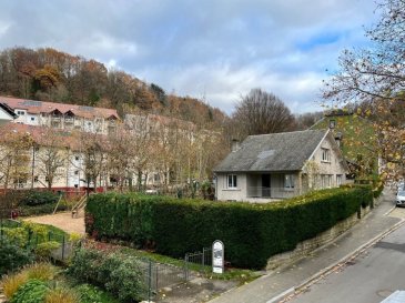 Emplacement unique.

Très belle maison unifamiliale libre de 4 côtés située à Luxembourg-Weimerskirch.  
Objet rare à deux pas du Kirchberg dans une rue clame.

Cette maison de famille, d'une surface habitable d'environ 160m2, se compose comme suit:

Rez-de-chaussée:
- Hall d'entrée
- Spacieux séjour / salle à manger
- Chambre à coucher (1) / bureau
- WC séparé
- Cuisine équipée
- Petit hall avec placard
- Chambre à coucher (2 - master) avec accès à la salle de bains 
- Salle de bains avec lavabo et baignoire

Niveau 1:
- Hall de nuit
- Accès grenier (1/2) sous toiture (±20m2 au sol)
- Grande chambre à coucher (3) avec placards
- Chambre à coucher (4) avec placards
- Dressing avec placards
- Salle de douche avec lavabo et WC
- Accès grenier (2/2) sous toiture (±20m2 au sol)

Niveau -1:
- Porte donnant accès au jardin
- Cave avec coin buanderie
- Cave à vin avec gravier
- Garage pour une voiture avec portail électrique (ne convient pas pour tout type de véhicule à cause de la pente d'accès)
- Divers espaces de stockage
- Pièce séparée (ancien poulailler)

Extérieur:
- très beau jardin orienté Sud-Ouest

Chauffage au gaz installé en 2011 - révision effectuée en 2021
Nouveau compteur eau/gaz
Tableau électrique à jour
Toiture révisée

La maison nécessite quelques travaux de rafraichissement.
Les surfaces indiqués dans l'annonce sont fournis à titre indicatif et ne sont pas contractuelles.

/////

Unique location.

Very nice single-family house free on 4 sides located in Luxembourg-Weimerskirch.
Rare object close to Kirchberg in a quiet street.

This family house, with a living area of approximately 160m2, is composed as follows:

Ground floor:
- Entrance hall
- Spacious living / dining room
- Bedroom (1) / office
- separate WC
- Equipped kitchen
- Small hall with cupboard
- Bedroom (2 - master) with access to the bathroom
- Bathroom with sink and bathtub

Level 1:
- Night hall
- Attic access (1/2) under the roof (±20m2 on the ground)
- Large bedroom (3) with fitted wardrobes
- Bedroom (4) with fitted wardrobes
- Dressing room with cupboards
- Shower room with washbasin and WC
- Attic access (2/2) under the roof (±20m2 on the ground)

Level 1:
- Door giving access to the garden
- Cellar with laundry area
- Wine cellar with gravel
- Garage for one car with electric gate (not suitable for any type of vehicle due to the access slope)
- Various storage spaces
- Separate room (former chicken coop)

Outside:
- very beautiful south-west facing garden

Gas heating installed in 2011 - revision carried out in 2021
New water/gas meter
Up-to-date electrical panel
Revised roof

The house needs some updating.
The surfaces indicated in the advertisement are provided as an indication and are not contractual.