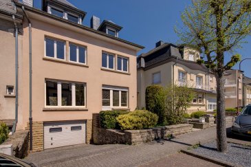 „sous compromis“ „sous compromis“
L'agence S&B IMMOBILIERE a le plaisir de vous proposer une maison jumelée à rénover, libre des 3 côtés et répartie sur 3 étages, offrant une surface habitable d‘environ 205 m2 et s’étend sur un terrain de 03,04 ares.

L’immeuble est situé à Helmsange, faisant partie de la commune de Walferdange (Grand-Duché de Luxembourg), à proximités des commerces, écoles, forêts, bien desservi par les transports en commun avec accès sur les grandes axes routiers et à 10 minutes du centre de Luxembourg. 

Le rez-de-chaussée offre un hall d'entrée, une cuisine séparée, un WC séparé, un spacieux living avec accès à terrasse et jardin.

Le premier étage est composé de 4 chambres à coucher, un WC séparé et une salle de bain.

Le deuxième et dernier étage dispose actuellement d’un grand séjour, avec possibilité d’aménager une suite parentale avec dressing et salle de bain.

Pour d’autres renseignements, respectivement pour fixer un rendez-vous, veuillez nous contacter au numéro +352 691 11 06 06 / 7j/7j et jours fériés!!

Prière de respecter les mesures COVID-19 !!

Frais d’agence à charge du vendeur.

Vente exclusive par S&B IMMOBILIERE S.à r.l.

Découvrez tous nos biens sur www.sb-immo.lu
