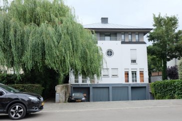 LUXEMBOURG- Bonnevoie, 39, rue Anatole France, chambre meublée rénovée, numéro B2, de 15 m2 habitable, située au rez-de-chaussée et comprenant : lit double, placard, bureau, chaise,. Dans les parties communes : WC séparé, salle de douche, cuisine équipée, buanderie avec lave-linge et sèche-linge, grande cave commune. Libre le premier mai 2026. Bail d'un an minimum. 
Prix : 1040 euros + 150 euros de charges (compris dans les charges : chauffage, eau, électricité, internet, assurance et nettoyage des parties communes). Jardin commun.
Caution : deux mois de loyer, frais d'agence : un mois de loyer + TVA, 50% à charge du locataire, 50% à charge du bailleur. 
Contact et visites : Rosalba MAITRE, téléphone : 691 550 189 et Arianna GHITTINO, téléphone : 691 205 573, email : arianna@parkagence.lu