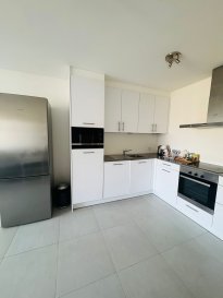 wk immo vous propose à la location un appartement situé dans la résidence VENUS à gasperich, entièrement meublé aussi tous les équipements nécessaires pour la cuisine, drap de salle de douche... idéalemet situé, proche de tous les axes à 2 pas du luxembourg ville et gare. colocation autorisée. plus d'info, contactez Mme Jenai au 621216818.