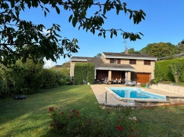 RARE, EXCLUSIVITE, NANCY SUD-OUEST, VILLERS LES NANCY, SECTEUR TRES RESIDENTIEL,  PRISE ET CONFIDENTIEL, JOUXTANT LE PLATEAU DE BRABOIS, PARC D’ACTIVITE, CHU, TOUS AXES AUTOROUTIERS, PRIMAIRE, COLLEGE  ET TRANSPORTS AISES 
AU CALME EN RETRAIT DE RUE, ESPRIT VACANCES POUR CETTE LUMINEUSE MAISON FAMILIALE D’ARCHITECTE  INDEPENDANTE  DE 235 M 2 HABITABLES  IMPLANTEE SUR TRES BEAU GRAND TERRAIN PLAT, CLOS ET ARBORE  DE 1 445 M2  SANS VIS A VIS  AVEC SA CONVIVIALE TERRASSE COUVERTE EN ACCES DIRECT SUR LA PISCINE QUI S’INTEGRE PARFAITEMENT DANS CET  ECRIN DE VERDURE. BELLE EXPOSITION SUD-OUEST. 
TOUTES LES PIECES DE VIE  SONT  OUVERTES PAR BAIES VERS LA PISCINE, ET LE GRAND JARDIN INTIMISTE,  SALON -SEJOUR  AVEC INSERT, CUISINE CONTEMPORAINE EQUIPEE ET MEUBLEE SIEMATIC  OUVERTE SUR SALLE A MANGER  PAR PLAN DE TRAVAIL EN GRANIT,  DEUX SALLES D’EAU DONT UNE PRIVATIVE  DANS l’ ESPACE PARENTAL , 4 CHAMBRES , 1 BUREAU, 3 WC ; NOMBREUX PLACARDS, RANGEMENTS ET DRESSINGS . 
BUANDERIE, CAVE A VIN , 2 GARAGES INDEPENDANTS ET POSSIBILITE PARKING LIBRE DANS LA PROPRIETE . TOITURE NEUVE.
POSSIBILITE D'ACQUERIR EN SUS , EN RETRAIT DE LA MAISON PRINCIPALE,  UNE  MAISON DE 70 M2  AVEC ENTREE  INDEPENDANTE ET PARKING PRIVE 2VL.  USAGE PERSONNEL , FAMILIAL OU LOCATIF AVEC BELLE RENTABILITE. (VOIR CONDITIONS AVEC AGENCE)
LIBRE DE SUITE 
CONTACTER AGENCE PASCALE LOUIS IMMOBILIER AU 06 07 25 76 74