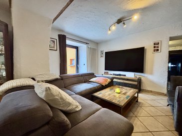 Le Bureau Immobilier Loewen-Kill présente à la vente cette maison sise à Perlé (Commune de Rambrouch), se composant comme suit:

1) Partie maison
Au rez-de-chaussée:
.Hall d'entrée d'une surface d'environ 19,80m2
.Buanderie avec débarras d'une surface d'environ 10,50m2
.Salon/Salle à manger d'une surface d'environ 28,45m2, permettant d'accéder à l'extérieur et étant équipée d'un feu à bois
.Cuisine ouverte d'une surface d'environ 10,40m2
.Chambre/Bureau d'une surface d'environ 17,60m2

Au premier étage:
.Hall de nuit
.Chambre/Dressing d'une surface d'environ 11,11m2
.Salle de bains d'une surface d'environ 11,07m2
.Chambre d'une surface d'environ 17,21m2
.Chambre d'une surface d'environ 16,66m2

Au second étage:
.Chambre avec dressing et bureau d'une surface totale d'environ 37,00m2

2) Partie grange
Au rez-de-chaussée
.Salle, actuellement utilisée en salle de sport d'une surface d'environ 83,00m2 avec accès à un espace extérieur disposant d'un sauna et d'un spa.
.Salle de douche 
.Buanderie avec accès séparé depuis l'extérieur
.Garage pour une voiture

Au premier étage:
.Combles aménagés d'une surface totale d'environ 183m2 actuellement utilisés comme salle de sport.

En ce qui concerne les équipements techniques:
.Terrain d'une surface d'environ 7,35a exposé plein Sud, clôturé
.Chauffage au mazout
.Feu à bois
.Pompe à chaleur réversible
.Panneaux solaires
.Toiture rénovée et isolée
.Fenêtres en double vitrage

La propriété offre de nombreuses possibilités d'utilisation:
.Espaces professionnels, commerciaux, profession libérale
.Location

Nous sommes à votre disposition pour tout renseignement complémentaire et un rendez-vous de visite:
contact@loki.lu
00352 691 93 22 02

Les honoraires de négociation sont à la charge du vendeur.