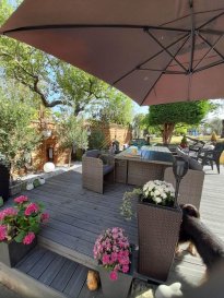 Real G Immo, vous propose cette charmante maison libre des 4 côtés et d\'une surface habitable de +/- 135 m² sise à Pétange. <br><br>Ce bien se compose comme suit :<br>RDCH : <br>-	Un hall d\'entrée, donnant accès à la partie extérieure de la maison, <br>-	un bureau, un salon/salle à manger, une cuisine individuelle complètement équipée, <br>-	une buanderie,<br><br><br>1er étage :<br>- hall de nuit<br>- 3 chambres à coucher,<br>- une salle de bain,<br>Ce bien saura vous séduire par son jardin de 10 ares de terrain. <br><br>À cette maison se rajoute un garage et une cave. <br><br>Informations complémentaires :<br>-	Chauffage au gaz<br>-	Possibilité d\'aménager les combles de +- 25 m²,<br>-	Possibilité d\'agrandir la maison vers l\'arrière.<br><br>REAL G IMMO vous accompagne dans toutes vos démarches administratifs et financières. Nous réalisons également une ESTIMATION GRATUITE de votre bien.<br><br>Pour plus de renseignement ou visite des lieux, nous restons à votre disposition au 28.66.39.1.<br><br>Visite possible le samedi sur rendez-vous.<br><br>Les prix s\'entendent frais d\'agence de 3 % TVA 16 % inclus.<br>