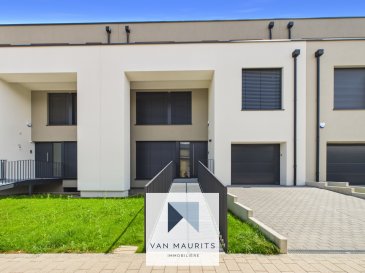 Steinsel ? Élégante villa contemporaine neuve aux prestations d'exception

Au cœur de l'une des communes les plus recherchées du Luxembourg, cette somptueuse villa contemporaine de 250 m² habitables (environ 310 m² de surface totale) incarne un art de vivre où architecture, lumière et élégance se rencontrent harmonieusement.

Pensée dans les moindres détails, cette propriété séduit par ses volumes généreux, ses lignes épurées et ses prestations haut de gamme. Les larges baies vitrées invitent la lumière naturelle à chaque niveau, tandis que les espaces de réception s'ouvrent avec fluidité sur les terrasses et le jardin, créant une parfaite continuité entre intérieur et extérieur.

Rez-de-chaussée

L'entrée dévoile un hall raffiné de 9,16 m² menant à un remarquable espace de réception de 70 m², réunissant salon, salle à manger et cuisine dans une atmosphère résolument contemporaine. Les grandes ouvertures prolongent naturellement cet espace vers la terrasse et le jardin paysager.

Un vaste garage de 52 m², équipé d'une borne de recharge pour véhicule électrique, complète ce niveau.

Premier étage

L'espace nuit accueille une élégante suite avec chambre de 16 m² et salle de bains privative de 8 m².

Trois chambres supplémentaires de 13 m², 15 m² et 16 m², deux salles de bains, une buanderie/chaufferie ainsi qu'un vaste hall de distribution de 15 m² composent cet étage.

Deux terrasses privatives de 13 m² et 11 m² offrent des espaces extérieurs supplémentaires, baignés de lumière.

Dernier étage

Véritable espace de vie complémentaire, ce niveau propose une pièce polyvalente de 25 m², idéale pour un salon privé, une bibliothèque, une salle de sport, un bureau ou une salle de jeux. Celle-ci s'ouvre sur une superbe terrasse panoramique de 19 m².

Une chambre de 12 m² ainsi qu'une remarquable suite parentale d'environ 25 m², composée d'une chambre, d'un dressing sur mesure et d'une salle de bains privative, viennent parfaire ce dernier niveau dans une atmosphère intime et élégante.

Prestations d'exception

Cette propriété bénéficie d'équipements répondant aux standards les plus exigeants :

* Chauffage au sol dans l'ensemble de la maison
* Triple vitrage à haute performance
* Panneaux photovoltaïques
* Batterie de stockage d'énergie
* Borne de recharge pour véhicule électrique
* Finitions premium et matériaux soigneusement sélectionnés
* Excellente performance énergétique (A/A)

Un emplacement privilégié

Située à Steinsel, commune particulièrement prisée pour sa qualité de vie, cette villa offre un équilibre parfait entre sérénité résidentielle et proximité immédiate de Luxembourg-Ville, des établissements scolaires, des commerces et des principaux axes de communication.

Une propriété confidentielle et résolument contemporaine, destinée à une clientèle en quête d'exclusivité, de volumes généreux et d'un confort de vie absolu.

Pour toute information complémentaire ou pour organiser une visite privée, contactez :

Philippe Mélard  
+352 661 405 446  
philippe@vanmaurits.lu