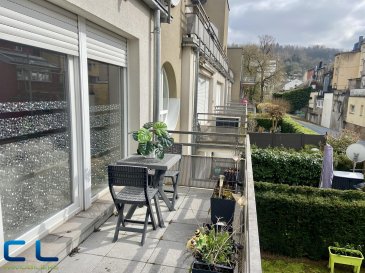 Esch/Alzette - centre ville: 
Magnifique appartement de 2007, situé au 1er étage avec ascenseur, dans une petite copropriété bien soigné. 

L'appartement de 71 m2, + une terrasse , très lumineux et très bien agencée, se compose comme suit: 
- un grand hall d'entrée
- une cuisine équipée ouverte sur le salon et avec un grand balcon orienté sud, 
- deux chambres à coucher, d'une salle de douche et d'un débarras. 
Une cave et un garage fermé font également partie de ce lot. 

Cet immeuble situé au centre ville est tout de même épargné du bruit et de la circulation car il se trouve en retrait de la rue. 

Disponible à convenir. 

Les frais d'agence sont inclus dans le prix de vente et sont à charge du vendeur. 
Pour toute demande de visite ou informations complémentaires, n'hésitez pas à nous contacter au 265341 ou directement notre agent Mme VEIGAS au 621 505 621 ou par mail au cristina.veigas@cl-immo.lu