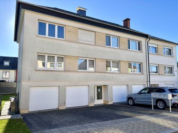 Le Bureau Immobilier Loewen-Kill présente à la location cet appartement sis au premier étage de la Résidence Mameranus à Mamer, se composant comme suit :

.Hall d'entrée avec vestiaire intégrée  
.Salon/Salle à manger d'une surface d'environ 21,06m2  
.Cuisine équipée et aménagée d'une surface d'environ 7,55m2 permettant d'accéder à un balcon d'une surface d'environ 4,30m2 donnant vers l'arrière de la résidence.  
.WC séparé  
.Salle de bains d'une surface d'environ 3,40m2  
.Première chambre d'une surface d'environ 11,80m2 dont le sol est recouvert de parquet, équipée d'une armoire  
.Seconde chambre d'une surface d'environ 9,00m2 dont le sol est recouvert de parquet  
.Un bureau qui se trouve au troisième étage de la résidence d'une surface d'environ 10,00m2 idéal pour le télétravail.  

L'appartement est complété par :  
.Parcelle de jardin privative, entretenu par un jardinier  
.Garage privatif d'une surface d'environ 15,15m2  
.Un emplacement de voiture devant le garage  
.Cave privative d'une surface d'environ 4,65m2  
.Buanderie commune  

Idéalement implantée au 43 Rue Mameranus à L-8249 Mamer, cette adresse conjugue avec élégance tranquillité résidentielle et commodités quotidiennes haut de gamme. Les familles apprécieront tout particulièrement la proximité immédiate du campus moderne du Kinneksbond École Fondamentale, ainsi que l'accès simplifié à l'excellente École Européenne Luxembourg II ? un pôle d'enseignement international réputé. Les connexions de bus bien établies permettent un déplacement fluide vers ces établissements et vers le centre-ville, assurant un équilibre rare entre qualité de vie, efficacité logistique et rayonnement éducatif.  

Nous sommes à votre disposition pour tout renseignement complémentaire et un rendez-vous de visite :  
contact@loki.lu  
+352 691 93 22 02  

Les honoraires de négociation s'élèvent à un mois de loyer augmenté de la TVA en vigueur et sont partagés équitablement entre le propriétaire et le locataire.