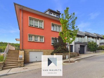 Située au Kirchberg/Weimerskirch (17, rue Schetzel), à 5 min. des Institutions Européennes, au calme, cette maison libre de trois côtés dispose de ± 190 m² habitables (± 265 m² au total) et est érigée sur un terrain de 2a 75ca avec son jardin intimiste orienté au sud/ouest. 

La maison se compose comme suit :

Au 1er étage, un hall d'entrée de 8 ± m² s'ouvre sur un double séjour/salle à manger de 50 ± m² avec une cheminée traditionnelle, ainsi que la cuisine/véranda, séparée avec une vue imprenable sur la vallée de ± 15 m².

Au 2ème étage, un palier de ± 7 m² dessert trois chambres : de ± 14, 14 et 17 m 2 et une salle de bains de ± 10 m² (baignoire, deux lavabos, wc, fenêtres).

Au dernier étage se trouvent deux chambres supplémentaires de ± 14 et 15 m², une salle de bains de ± 5 m² (baignoire, lavabo, wc, velux) et un grenier de stockage de ± 9 m 2.

Au rez-de-chaussée se trouvent un garage de ± 18 m², un hobby room de ± 12 m², ainsi que l'espace de sport de ± 9 m² avec sa salle de douche de ± 8 m².

Au rez-de-jardin il y a l'espace cave/stockage de ± 17 m² et la chaufferie de ± 8 m².

Visite virtuelle et plan sur demande.

Informations complémentaires :

- Situé à Luxembourg-ville, mais dans un cadre verdoyant et au calme;
- Orientation sud/ouest ;
- Rénovation en 2017-2021 ;
- Passeport énergétique F-F ;
- Double vitrage en PVC, volets manuels ;
- Vue imprenable sur la vallée de l'Alzette ;
- Institutions européennes à 5 min. ;
- Ecole Européenne Luxembourg I et Ecole Sainte Sophie à 5 min.;
- Findel à 10 min. en voiture ;
- Centre sportif La Coque à 5 min. en voiture ;
- Arrêt de bus à proximité ;
- Gare de Dommeldange accessible à pied.

Agent responsable : Katia Gravière au 661 33 29 82 ou katia@vanmaurits.lu