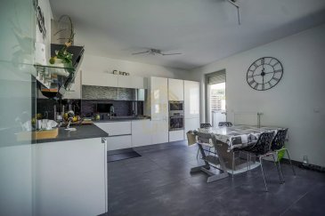 Situé au dernier étage d’une résidence récente construite en 2017, cet appartement de 78 m² offre un cadre de vie lumineux et agréable.
Il se compose d’un séjour avec cuisine équipée ouverte, de 2 chambres, d’une salle de douche, ainsi que d’un WC séparé.

Une belle terrasse vient compléter l’espace de vie, idéale pour profiter des beaux jours.

L’appartement dispose également d’une cave privative, d’un emplacement intérieur et d’une buanderie commune.

Caractéristiques principales :
	•	Surface habitable : 78 m²
	•	2 chambres
	•	Cuisine équipée ouverte sur séjour
	•	Salle de douche
	•	WC séparé
	•	Terrasse
	•	Cave privative
	•	Emplacement intérieur
	•	Buanderie commune
	•	Résidence construite en 2017 avec ascenseur
	•	Troisième étage

Cet appartement moderne et bien entretenu offre tout le confort nécessaire dans un environnement calme et recherché de Differdange, à proximité des commodités et des transports.
Nous restons à votre disposition pour tout renseignement complémentaire ou visite des lieux au 28 66 39 1.

Les prix s'entendent frais d'agence + TVA inclus.

 ---------- 
Located on the top floor of a recent residence built in 2017, this 78 m² apartment offers a bright and pleasant living environment.
It comprises a living room with open-plan fitted kitchen, 2 bedrooms, a shower room and a separate toilet.

A lovely terrace completes the living space, ideal for enjoying fine weather.

The apartment also features a private cellar, an indoor parking space and a shared laundry room.

Main features
	- Living area: 78 m²
	- 2 bedrooms
	- Fitted kitchen opening onto living room
	- Shower room
	- Separate toilet
	- Terrace
	- Private cellar
	- Interior pitch
	- Shared laundry room
	- Residence built in 2017 with elevator
	- Third floor

This modern, well-maintained apartment offers all the comforts you need in a quiet, sought-after location in Differdange, close to amenities and transport.
For further information or to visit the property, please call 28 66 39 1.

Prices include agency fees + VAT.