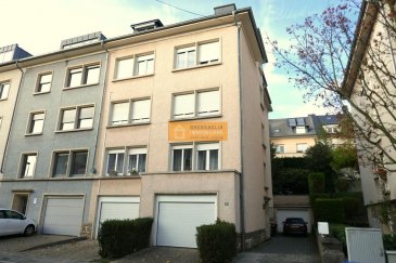 Bel appartement de 80 m2 situé au 3étage d?un immeuble à 3 unités sis au coeur du quartier de Belair.

L?appartement dispose de :
Hall d?entrée, grand living/salle à manger, cuisine équipée avec accès au balcon, 1 chambre à coucher, 1 bureau, 1 salle de bain + WC, balcon et cave.

L?immeuble se trouve dans une rue calme du Belair dans la rue Arthur Herschen à quelques minutes du centre de la Ville de Luxembourg.

Ref agence :162