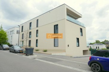 <br><br>Bel appartement de 90m2 situé au 1étage d\'une résidence moderne dans une rue calme du quartier de Luxembourg-Kirchberg.<br><br>L\'appartement dispose de :<br><br>Hall  d\'entrée avec une armoire encastrée, grand living/salle à manger avec accès à au balcon, belle cuisine équipée ouverte, 2 chambres à coucher dont une dispose d\'une armoire encastrée et accès au balcon, 1 salle de douche avec double lavabo, 1 WC séparé, 1 débarras avec possibilité de mettre la machine à laver, cave et 2 emplacements intérieur.<br><br>L\'appartement est aussi climatisé.<br><br>A voir.<br><br>La rue des Maraichers est une rue calme à proximité des instituts européennes, supermarché, tram, arrêts de bus, cinéma, restaurants?..etc<br>
