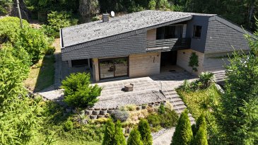 Nennig direkt an der Grenze Remich  
Einmalige Gelegenheit: Sackgasse letztes Haus direkt am Wald mit Luftschutzbunker  

1-2 Familienhaus Massiv gebaut  
200m2 Wohnfläche  
1077m2 Grundstück ? Weiteres Waldgrundstück möglich  
3-5 Schlafzimmer möglich  
Küche mit Überdachter Terrasse  
Wohn-Esszimmer offen mit Kamin und Ausgang auf die Terrasse/Garten  
2 Bäder + 2 Wc + 1 Dusche im Keller  
Rundum Terrasse - begehbar vom Schlafzimmer Küche Wohnzimmer  
3 Balkone im OG  
Große Garage für mehrere Autos mit Grube  
Sauna  
Besonderheit:  
ABC-Luftschutzbunker für 12 Personen  
Waldrand  
Einmalige Lage
