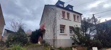 Maison Blies Guersviller. Belle opportunité pour cette maison individuelle à beaux volumes au coeur d'un village à 4 minutes de Sarreguemines.
La propriété offre en rez de chaussée : entrée/ dégagement, cuisine ouverte sur espace repas le tout sur 24m², salle de séjour lumineuse de 28m², véranda chauffée, Wc individuel et buanderie.
Le premier étage se compose d'une salle de bain et  3 chambres à coucher dont une avec salle de bain privative en sus.
Le deuxième étage est aménagé avec 2 chambres supplémentaires.
Terrain clos et arboré de 3954m² avec dépendance et garage (porte motorisée), chauffage au gaz.
Contact Nord Sud Immobilier à Sarreguemines, Rohrbach les Bitche, Diemeringen et Bitche au 0372640102